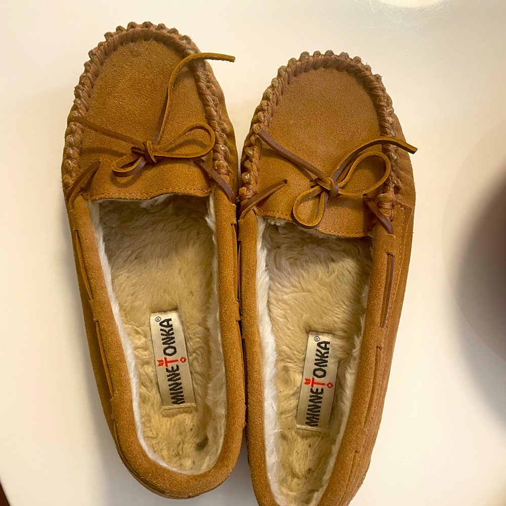 Minnetonka Sheepskin Softsole Moc Slipper